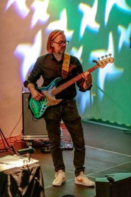 STAINLESS BLUE - stainless BassDirk am Fender Bass
