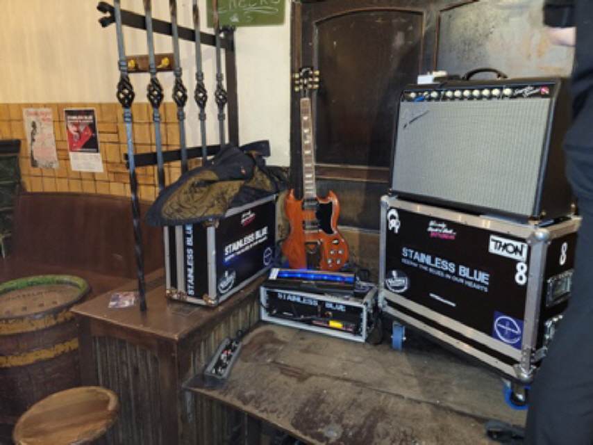 STAINLESS BLUE, Fender Amp & Gibson SG