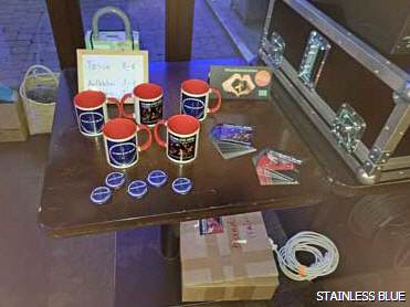 Musik h&ouml;ren. Merch kaufen. Gutes tun!